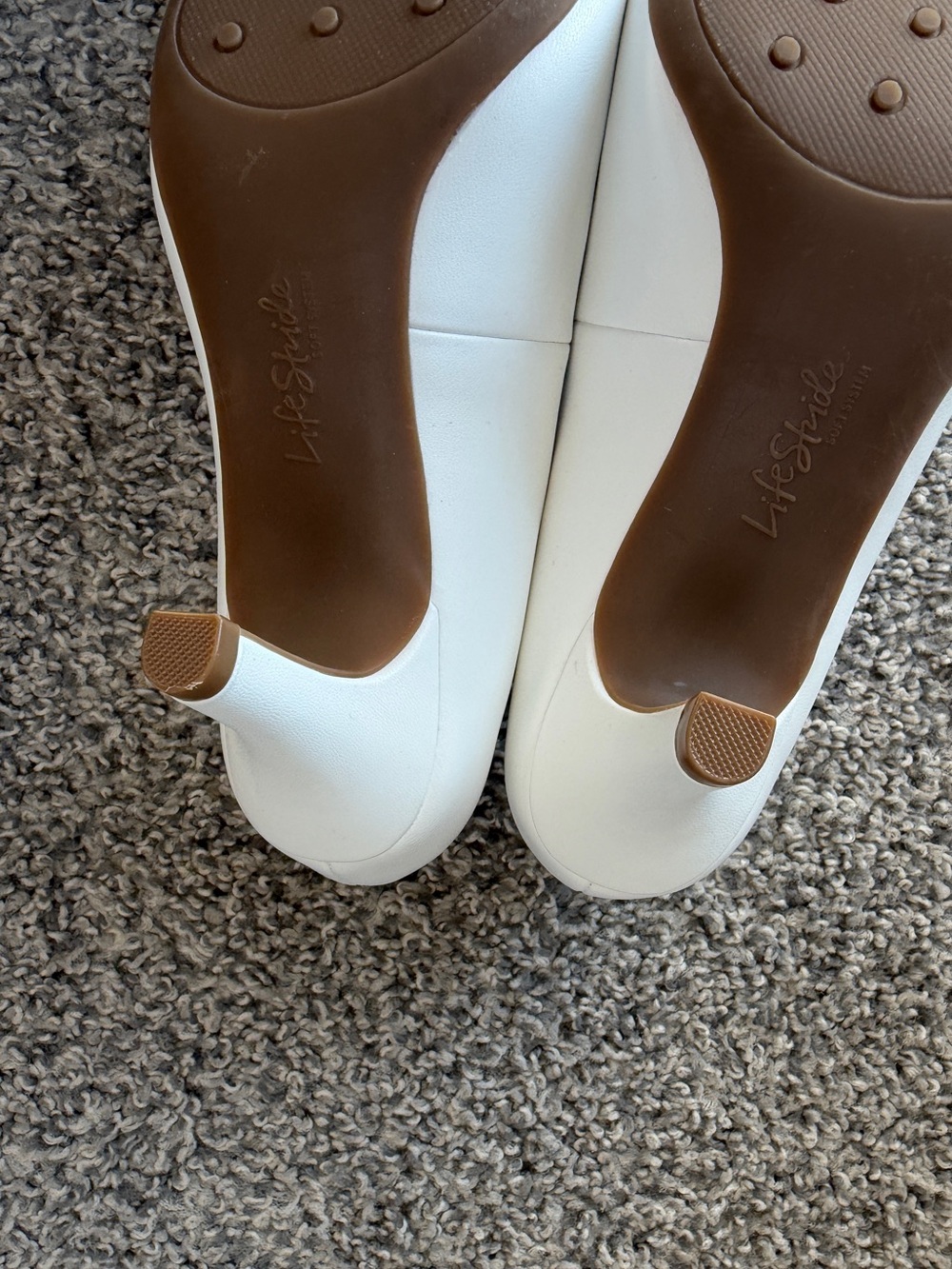 Life Stride Women's White Pumps - Picture 12 of 13